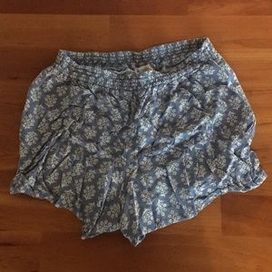 Flowy fabric shorts